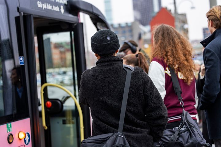 Den 18 augusti går kollektivtrafiken över till ordinarie tidtabell, vilket innebär tätare turer i kollektivtrafiken.