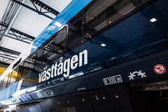 Västtrafiks nya tåg X80. Västtågen står på sidan.