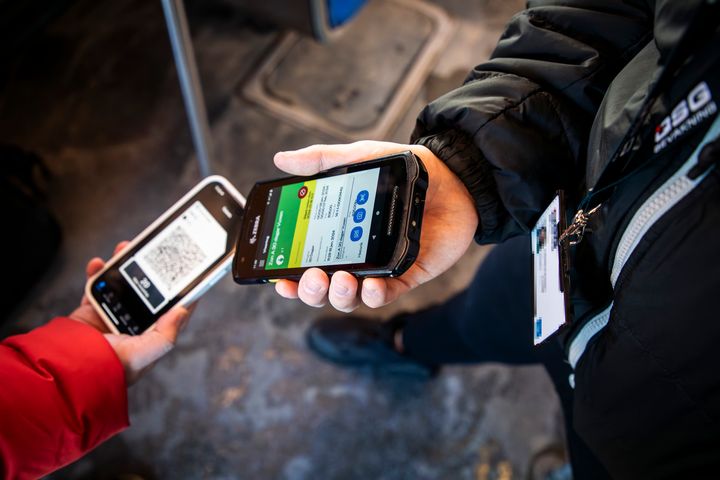 Civila biljettkontroller börjar utföras i flera orter.