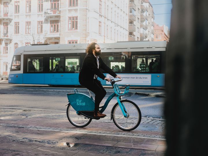 Den som köper ett periodkort hos Västtrafik får nu använda Styr & Ställ-cyklar gratis i 30 minuter varje dag.