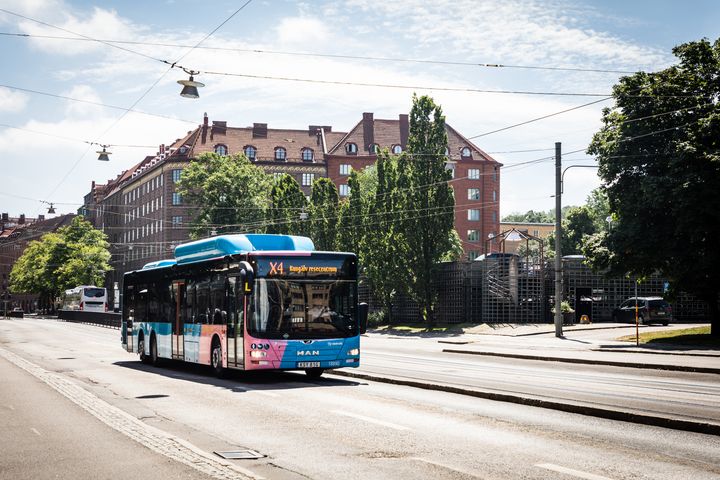 En av linjerna som påverkas av bygget är X4, som får ny körväg och indragna hållplatser.
