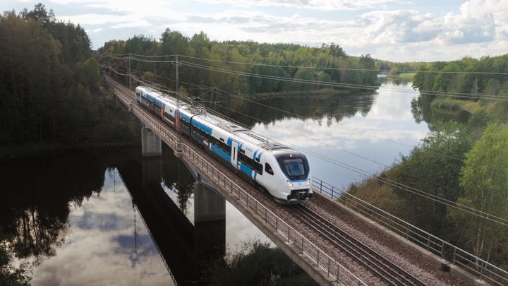 Västtrafiks nya höghastighetståg börjar rulla på måndag.