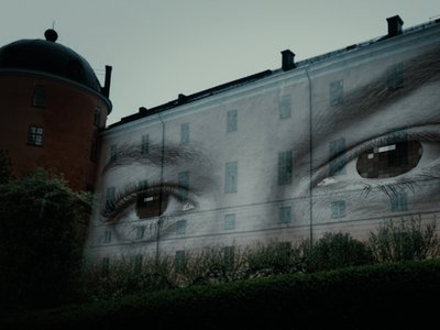 Konstverket All Eyes av Peder Bjurman och Johannes Ferm Winkler projiceras på Uppsala slott och UKK 20-21 oktober under festivalen Otherworldly