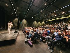 Spelmansparet Pers Alexander Olsson och Olov Kennemark från Oktoberstämman 2022. Duon återkommer på årets stämma, lördag 26 oktober på UKK. Foto: Sture Hogmark