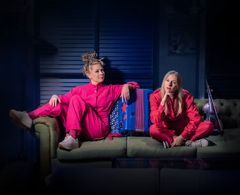 Två nordiska folkmusikvirtouser i möte: Johanna Juhola, accordion, och Lena Jonsson, fiol. I april uppträder de under Nordic Folk Alliance på UKK. Foto: Pressbild