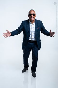 Pianisten Elito Revé från Guantánamo på Kuba leder sin orkester efter sin far, som startade den redan 1956. Foto: Manuel Gonzales