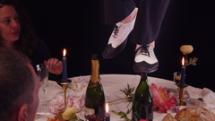 Vem som helst kan få en cirkusartist till bordet när UKK och Cirkus Cirkör skapar cirkusmagi i jul. Den 17 december blir det premiär för en unik föreställning som blandar sensationella konster med en exklusiv middagsupplevelse. Foto: Cirkus Cirkör