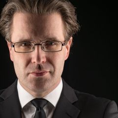 Den framstående dirigenten Alexander Hanson leder Gävle Symfoniorkester på UKK under filmmusikkonserten WE CAN BE HEROES. Foto: Björn Carlén