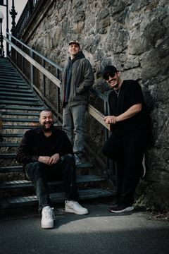 Gottsundagruppen Labyrint, som gjort sig kända för sin blandning av hiphop och reggae med samhällskommenterande texter, gör en efterlängtad konsert på hemmaplan under Vaksalafesten den 6 juni. Foto: Alina Castillo