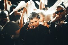Londonbaserade Skyla Tylaa är en DJ och artist som etablerat sig som ett av de mest spännande namnen inom afro-elektronisk musik och amapiano. Under Kulturnatten 12 september spelar hon på Vaksala torg. Foto: Pressbild