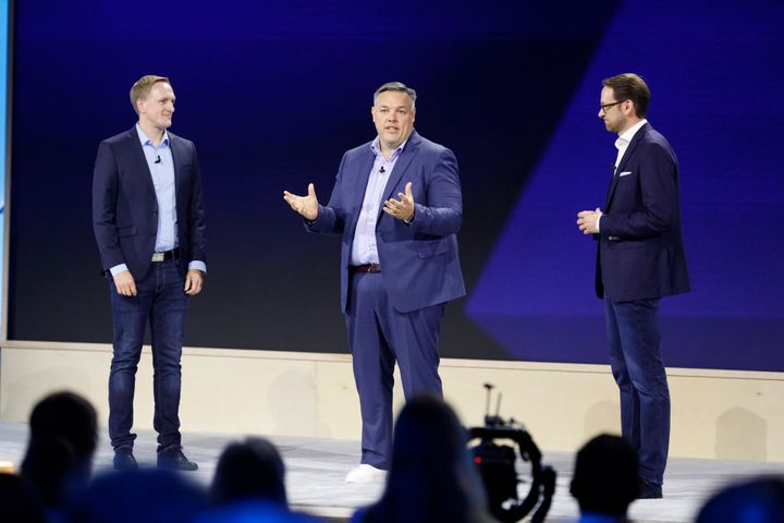 Jürgen Müller, Chief Technology Officer at SAP (left), Rolf Schumann, CEO Schwarz Digital, and Thomas Saueressig, Board member at SAP SE and leader of the SAP Product Engineering (rigt) announced the Partnership at SAP Sapphire in Orlando. Foto: Lukas Lowack/SAP SE