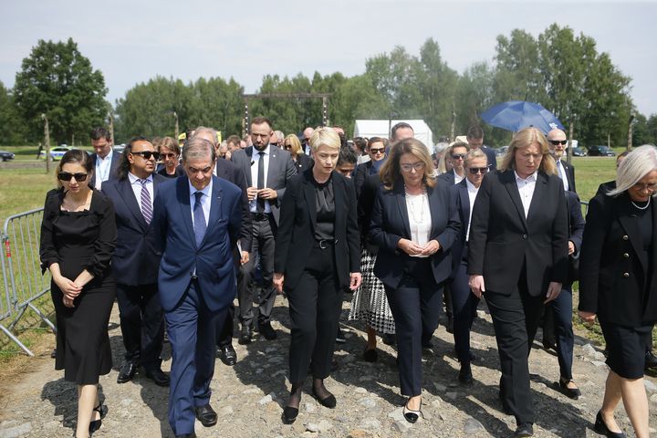 From left: Dotschy Reinhardt, Roman Kwiatkowski, Romani Rose (Chairman, Central Council of German Sinti and Roma), Manuela Schwesig (President of the German Bundesrat), Malgorzata Kidawa-Blonska (Marshal of the Senate, Republic of Poland), Bärbel Bas (President of the German Bundestag) / Jaroslaw Praszkiewicz