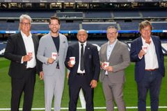 From left: Patrick Schenk (responsible for sports partnerships at the Melitta Group), Jero Bentz (member of the management board and great-grandson of company founder Melitta Bentz), Roberto Carlos (soccer legend and youth coach at Real Madrid), Roberto Rojas Martin (responsible for human resources at the Melitta Group), Leonardo Herran López de Montenegro (country manager Melitta Spain).