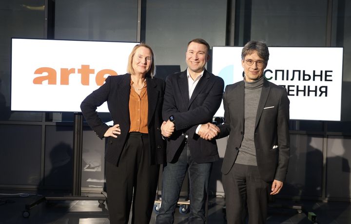 © Frédéric Maigrot / ARTE f.l.t.r.: Heike Hempel, President of ARTE GEIE - Mykola Chernotytskyi, Head of the Managing Board of Suspilne Ukraine - Bruno Patino, Vice-President of ARTE GEIE and President of ARTE France