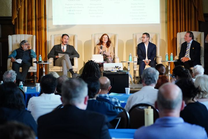 Presentation of the 2026 Berggruen Governance Index: On 6 May in Los Angeles, the following individuals discussed the findings of the study (from left): Vinay Lai (Professor of History, UCLA), Michael Storper (Distinguished Professor of Urban Planning, UCLA), Stella Ghervas (Professor of History, UCLA) and the two authors of the study, Joseph Saraceno and Prof. Helmut Anheier (both from UCLA’s Luskin School of Public Affairs). Democracy News Alliance / Jordan Strauss/AP for DNA