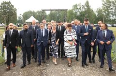 On the way to the commemorative ceremony in Auschwitz-Birkenau: Istvan Gyöngyösi, Member of the Hungarian Parliament; Krisztian Köszegi, Deputy President of the Hungarian Parliament; Michael Brand, Federal Government Commissioner against Anti-Gypsyism and for the Life of Sinti and Roma in Germany; Romani Rose, Chairman of the Central Council of German Sinti and Roma; Isabelle Berro-Amadei, President of the Committee of Ministers of the Council of Europe and Minister of Foreign Affairs and Cooperation of Monaco; Petra Bayr, President of the Parliamentary Assembly of the Council of Europe; Szymon Hołownia (Deputy Marshal of the Sejm of the Republic of Poland), Roman Kwiatkowski, President of the Association of Roma in Poland (from left). Photo: Central Council of German Sinti and Roma / Jarosław Praszkiewicz