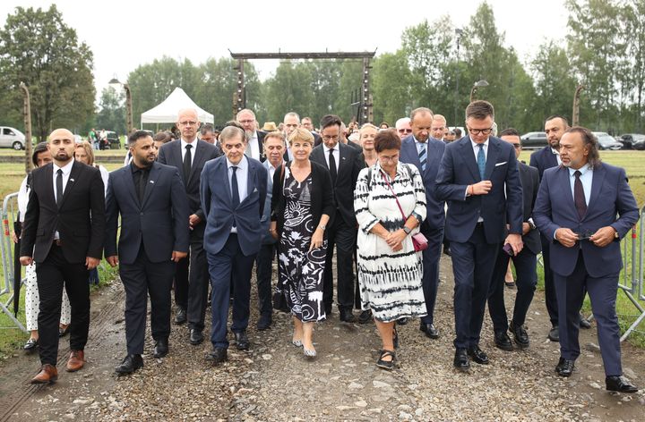 On the way to the commemorative ceremony in Auschwitz-Birkenau: Istvan Gyöngyösi, Member of the Hungarian Parliament; Krisztian Köszegi, Deputy President of the Hungarian Parliament; Michael Brand, Federal Government Commissioner against Anti-Gypsyism and for the Life of Sinti and Roma in Germany; Romani Rose, Chairman of the Central Council of German Sinti and Roma; Isabelle Berro-Amadei, President of the Committee of Ministers of the Council of Europe and Minister of Foreign Affairs and Cooperation of Monaco; Petra Bayr, President of the Parliamentary Assembly of the Council of Europe; Szymon Hołownia (Deputy Marshal of the Sejm of the Republic of Poland), Roman Kwiatkowski, President of the Association of Roma in Poland (from left). Photo: Central Council of German Sinti and Roma / Jarosław Praszkiewicz