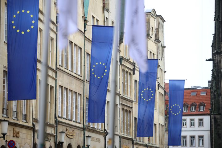 EU flags hang from the Historic Town Hall in Münster. Photo: picture alliance/dpa/Christoph Reichwein