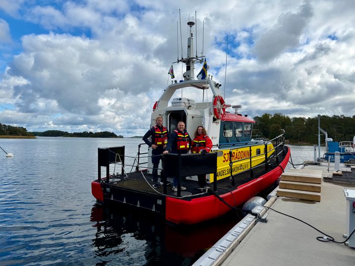 Kalle Ljung befäl Sjöräddningssällskapet, Carl Kangas (S) kommunstyrelsens ordförande och kommundirektör Victoria Callenmark.