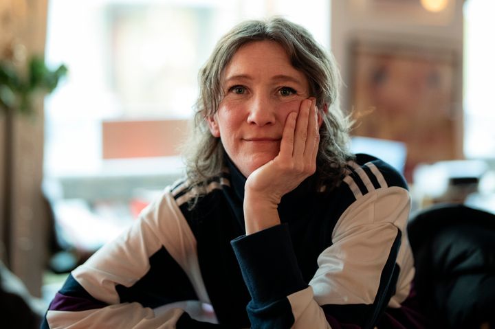 Jenny Högström, idé- och kritikredaktör på Göteborgs-Posten, tilldelas årets Axel Liffner-stipendium. Foto: Anders Deros/Aftonbladet