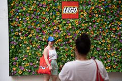 LEGO-blommor i Danmarks paviljongen under OS i Paris. Foto: Nathan Besse