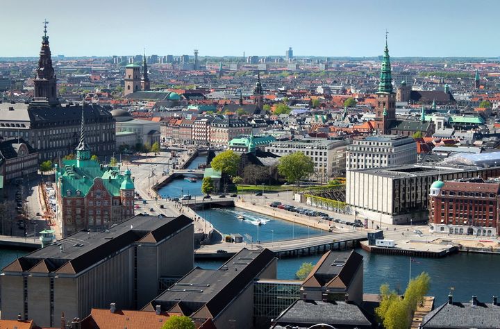 Alt text: Flygfoto av centrala Köpenhamn och byggnaden Børsen. Foto: Thomas Rousing