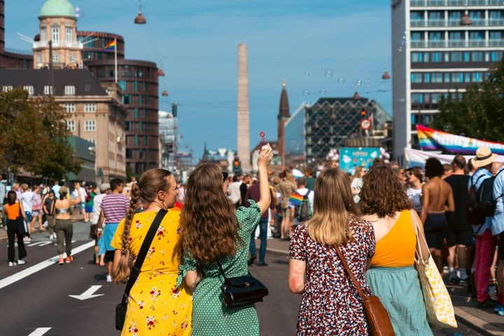 Köpenhamn glittrar och sprakar i ragnbågens färger. Foto: Daniel Rasmussen/Copenhagen Media Center