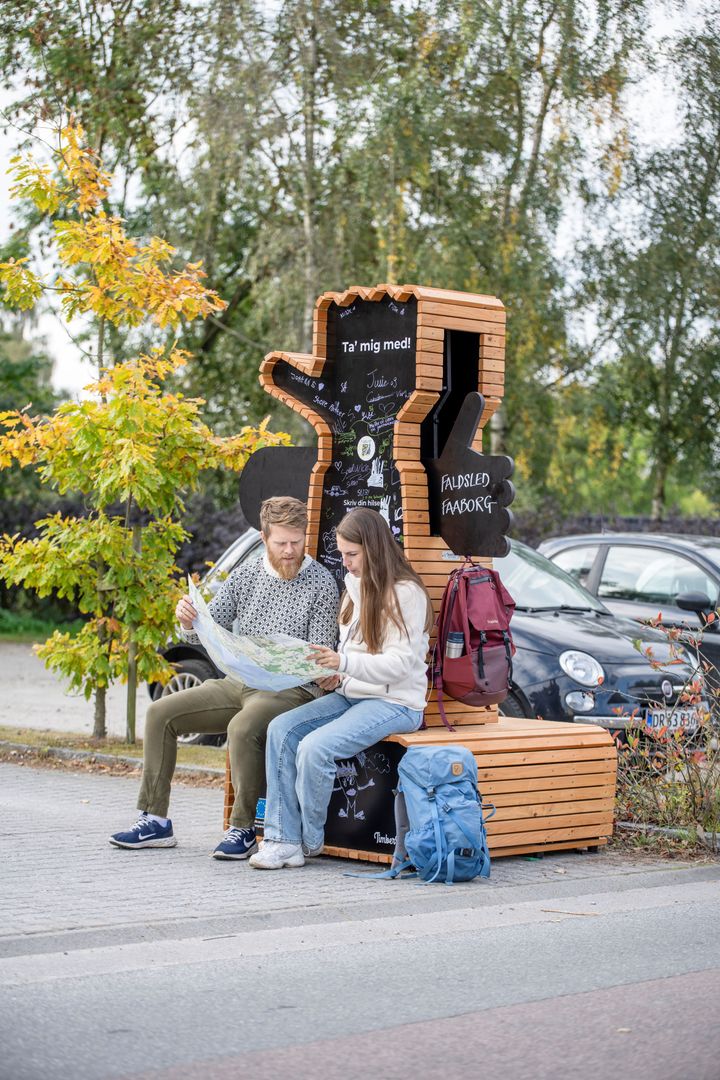 Liftarbänkar skapar möten mellan både lokalbor och besökare. Foto: Kolorit Media