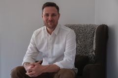 Albin Ring är ny branschjurist hos Svensk Dagligvaruhandel (foto Greta Falk)