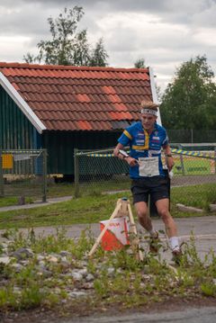 Isac Von Krusenstierna vid sistakontrollen foto: hugo mattsson