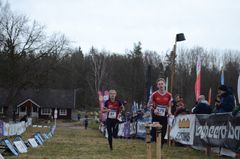 Norskan Pia Young Vik spurtar mot mål som segrare i damernas elitklass