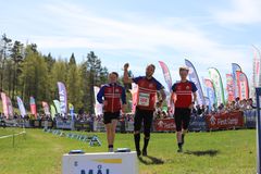 OK Ravinen med Emil Granqvist, Gustav Bergman och Axel Granqvist springer i mål som vinnare