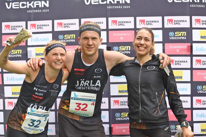 Tre av fyra i segerlaget. Från vänster: Karolin Ohlsson, Erik Berzell och Filipa Rodrigues.