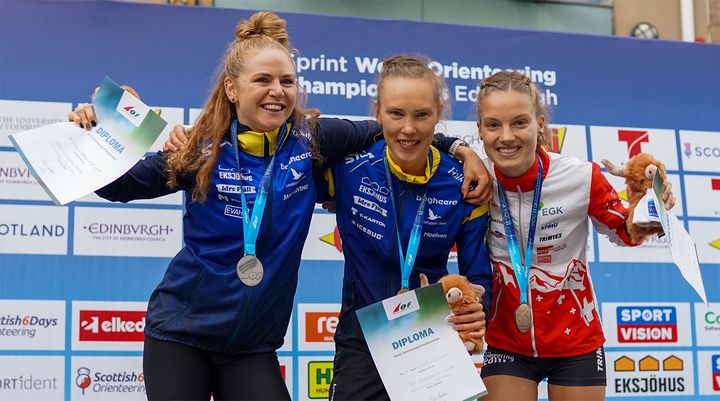 Karolin Ohlsson med VM-silver och Tove Alexandersson med sitt 21:a VM-guld tillsammans med Simona Aebersold på bronsplats på knockout-sprinten på VM i Edinburgh.