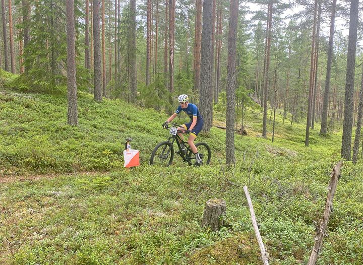 För andra gången kommer VM i mountainbikeorientering arrangeras i Dalarna när IFK Mora OK står som arrangör 2026. Bilden är från 2022 när VM avgjordes i Falun och OK Kåres Jon Hansson var en av deltagarna på JVM.