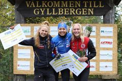 Topp tre damer. Från vänster: Tvåan Karolin Ohlsson, ettan Hanna Lundberg och trean Alva Sonesson.