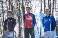 H20-pallen med från vänster, tvåan Ludwig Rosén, ettan Hannes Mogensen och trean Odin Ek.