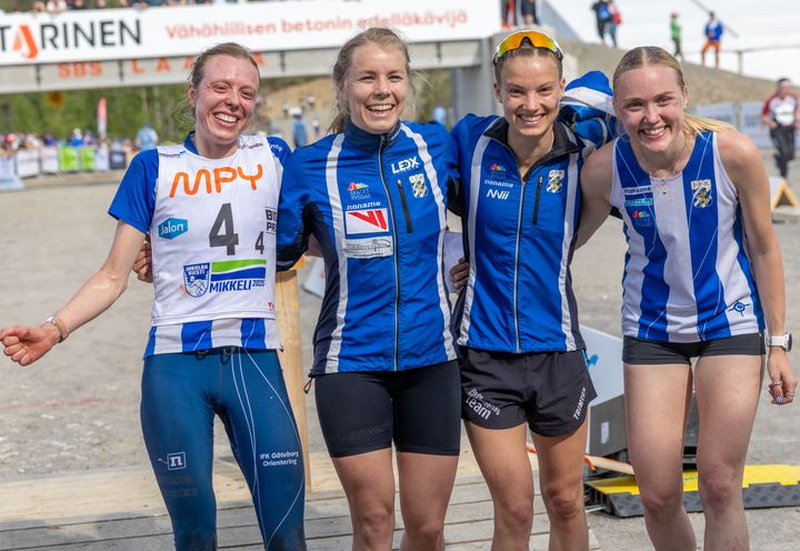 IFK Göteborg överlägsna vinnare av Venlakavlen 2025. Från vänster: Sanna Fasth, Sara Hagström, Simona Aebersold och Malin Agervig Kristiansson.