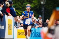 Isac von Krusenstierna sprintar in i mål