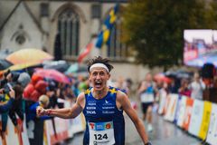 August Mollén korsar mållinjen som segrare