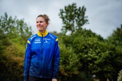 Helena Bergman har dragit på sig landslagsjackan igen efter sju år. I morgon springer hon EM-sprinten i Belgien.