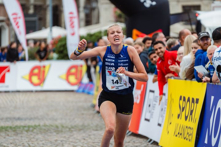 Hanna Lundberg spurtar till silver på EM-sprinten i Belgien.