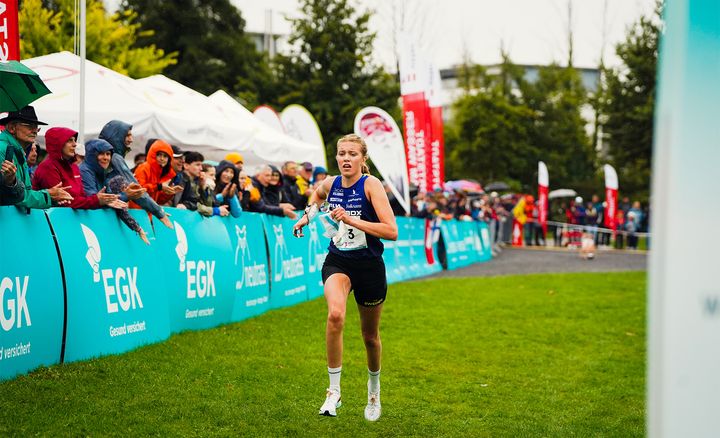 Hanna Lundberg vara bara två sekunder från världscuppallen i schweiziska Uster.