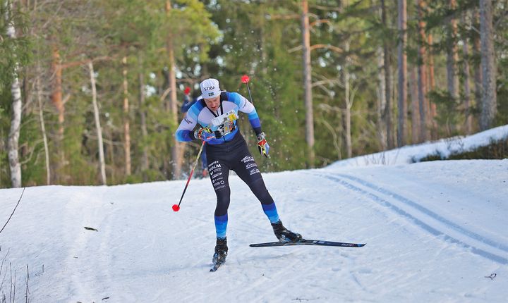 Gustav Nordström, IFK Umeå, leder Svenska cupen i H21 inför helgens tävlingar. Bilden från SM långdistans i Örnsköldsvik förra vintern.