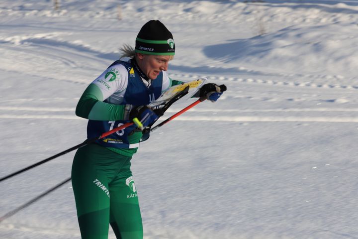 Linda Lindkvist spurtar mot seger på SM medeldistans.