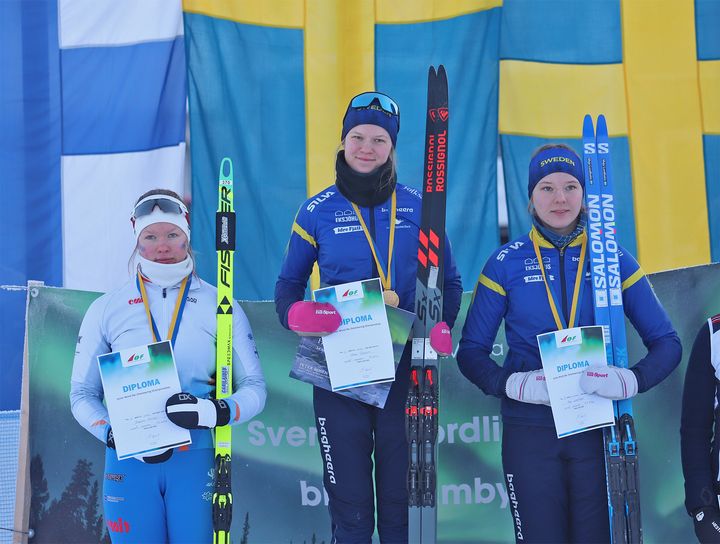 JVM-pallen med från vänster: Johanna Naskali, Minna Turesson och Maja Lundholm.