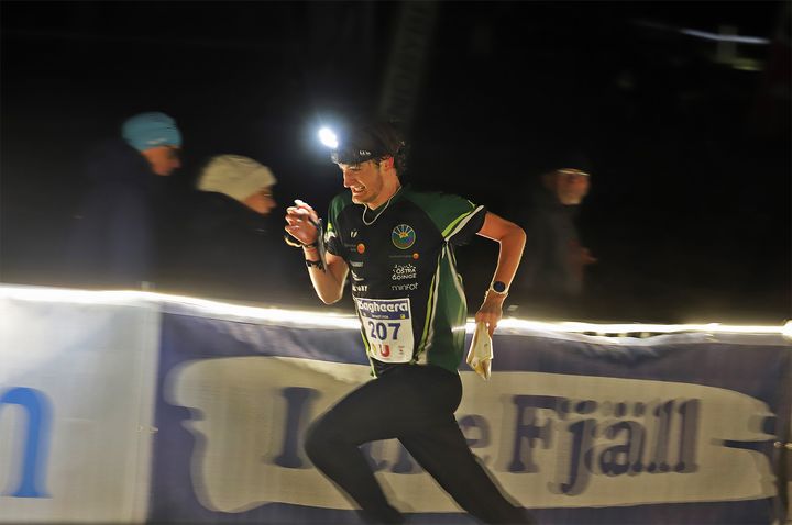 Svante Selin spurtar mot seger på Natt-SM.