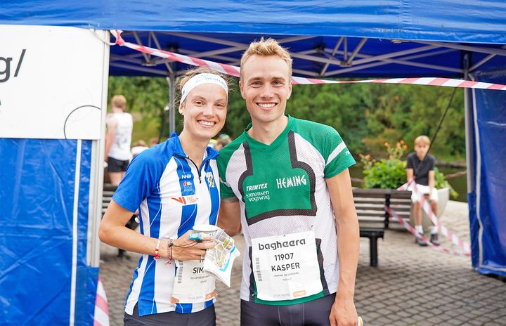 Samboparet Simona Aebersold och Kasper Fosser gjorde precis som på VM, vann dubbelt när Chalmerssprinten avgjordes som etapp 3 för eliten i O-Ringen.