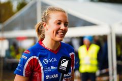 Hanna Lundberg springer förstasträckan för sitt OK Renen på 25manna i Huddinge