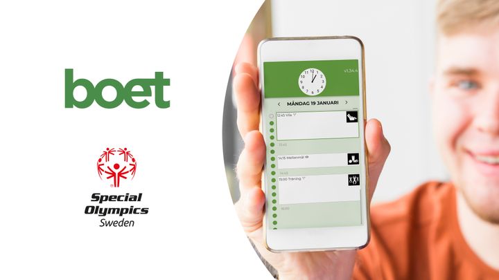 Montage med logotyper för Boet och Special Olympics Sverige. Foto på en kille som håller upp en mobiltelefon och visar skärmen med ett schema.